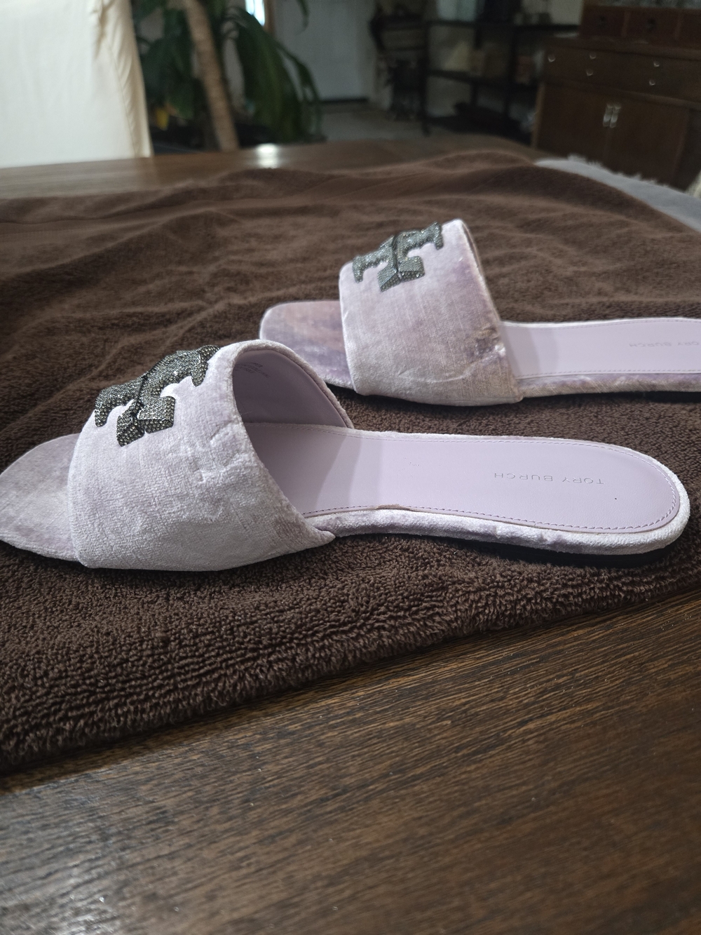 Tory Burch Lilac Velvet Slide Sandals with Crystal Logo NWT Size 10 - Picture 9 of 11